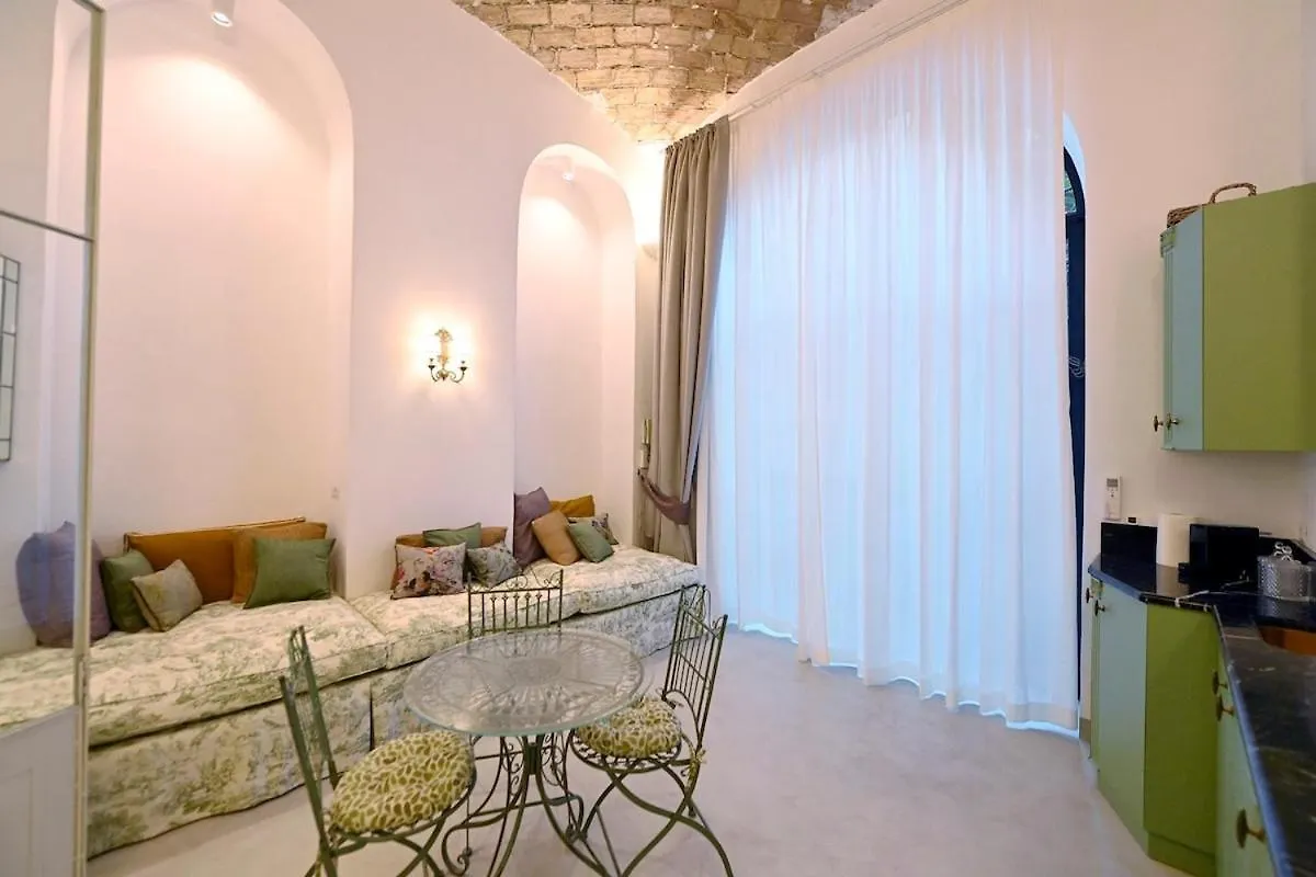 Romantic Silent Garden Apartment Rome