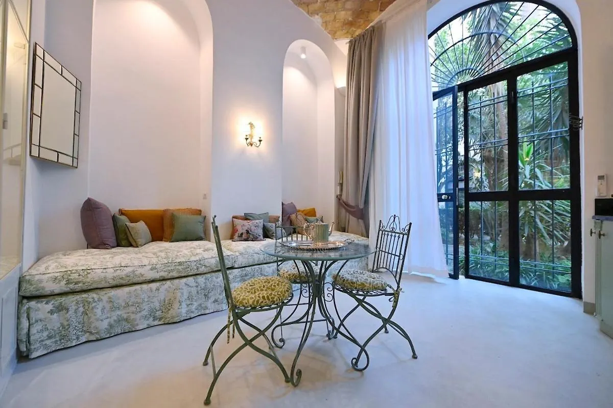 Apartment Romantic Silent Garden Italy